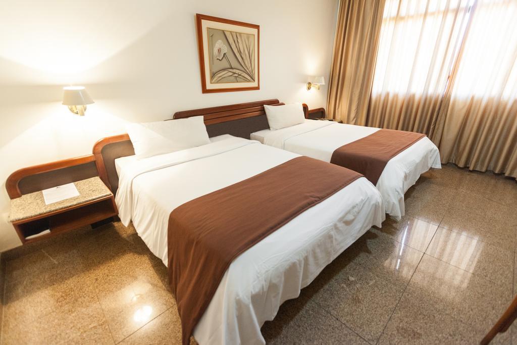 Dimas Lessa Hotel モンテス・クラロス エクステリア 写真