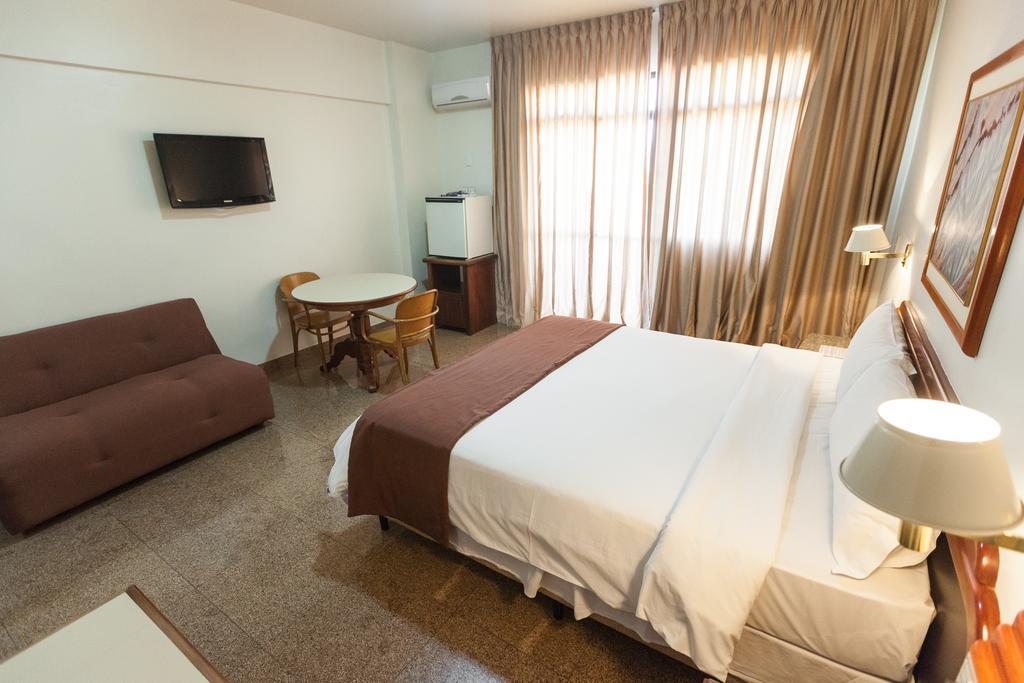 Dimas Lessa Hotel モンテス・クラロス エクステリア 写真