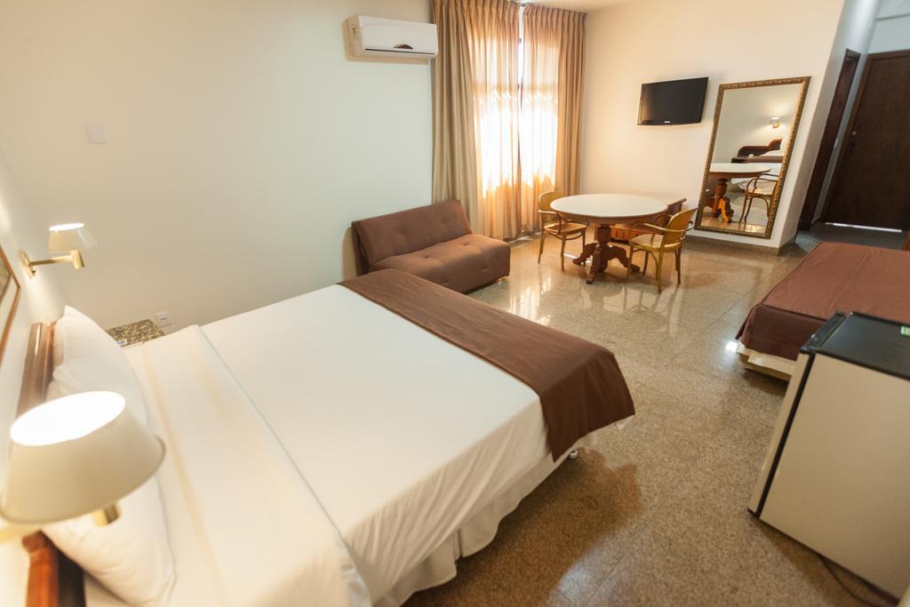 Dimas Lessa Hotel モンテス・クラロス エクステリア 写真