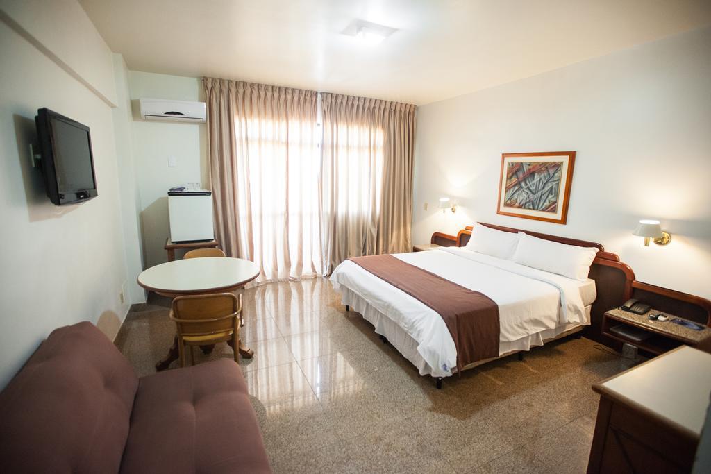 Dimas Lessa Hotel モンテス・クラロス エクステリア 写真