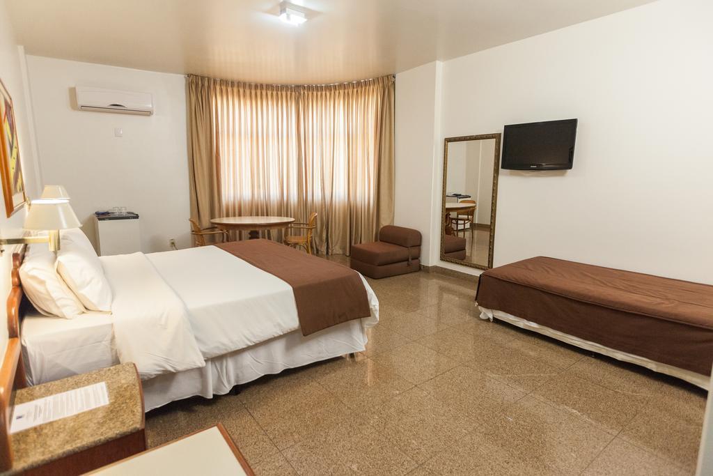 Dimas Lessa Hotel モンテス・クラロス エクステリア 写真