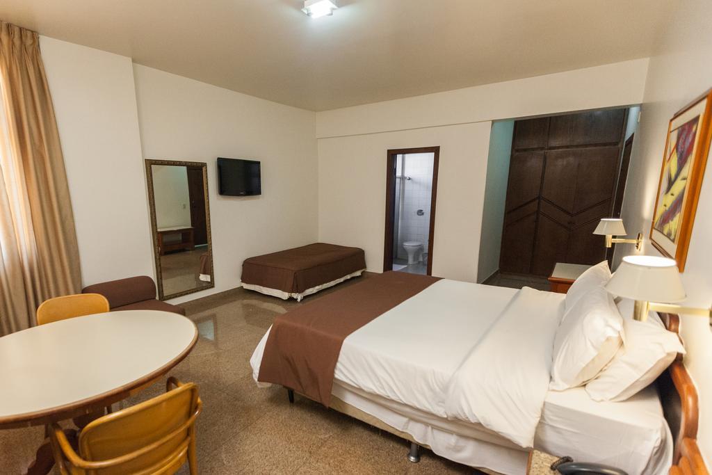 Dimas Lessa Hotel モンテス・クラロス エクステリア 写真