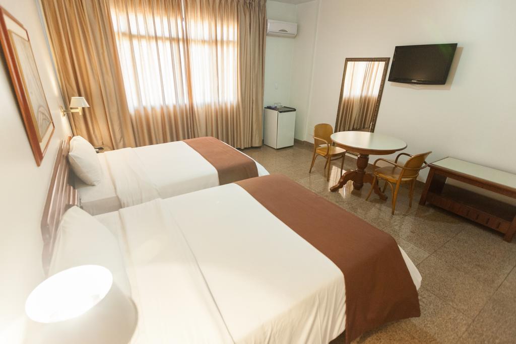 Dimas Lessa Hotel モンテス・クラロス エクステリア 写真