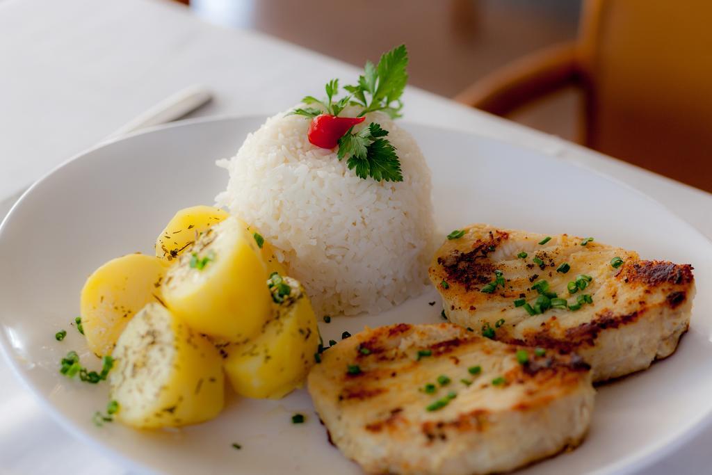 Dimas Lessa Hotel モンテス・クラロス エクステリア 写真