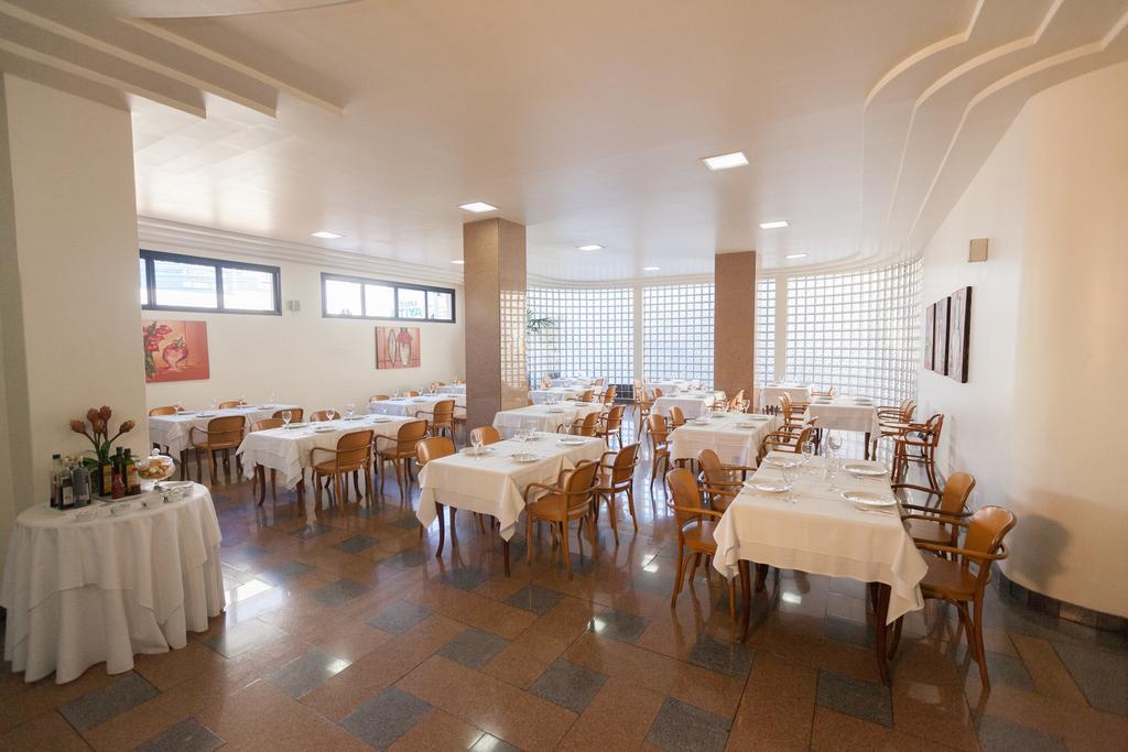 Dimas Lessa Hotel モンテス・クラロス エクステリア 写真