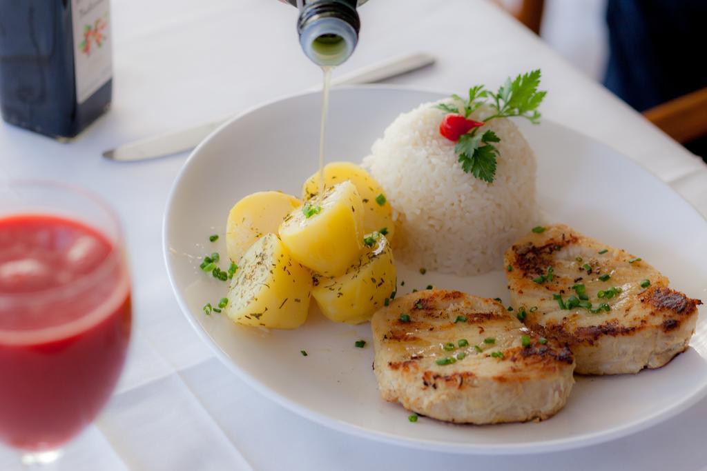 Dimas Lessa Hotel モンテス・クラロス エクステリア 写真
